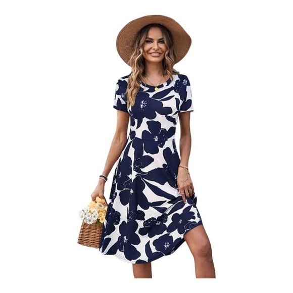 HUHOT Dresses & Skirts - Blue & white short sleeve dress by HUHOT.  Size XXL